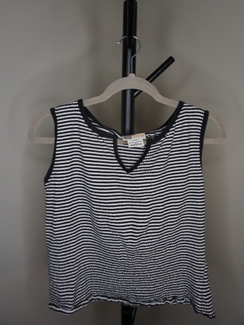 Y2K Black and White Striped Crinkle Sleeveless Tank Top Size Medium (8/10)